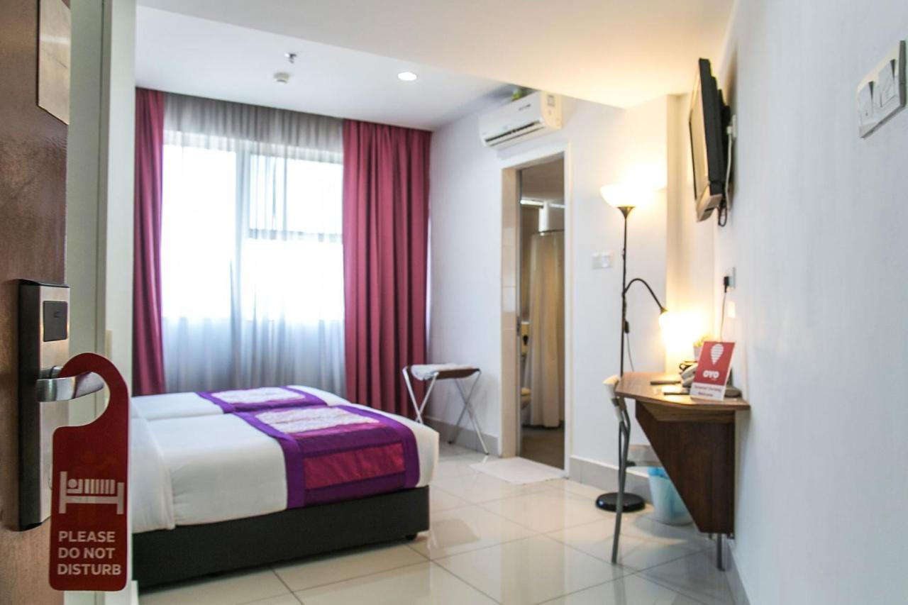 Oyo 180 V Hotel Kuala Lumpur Esterno foto