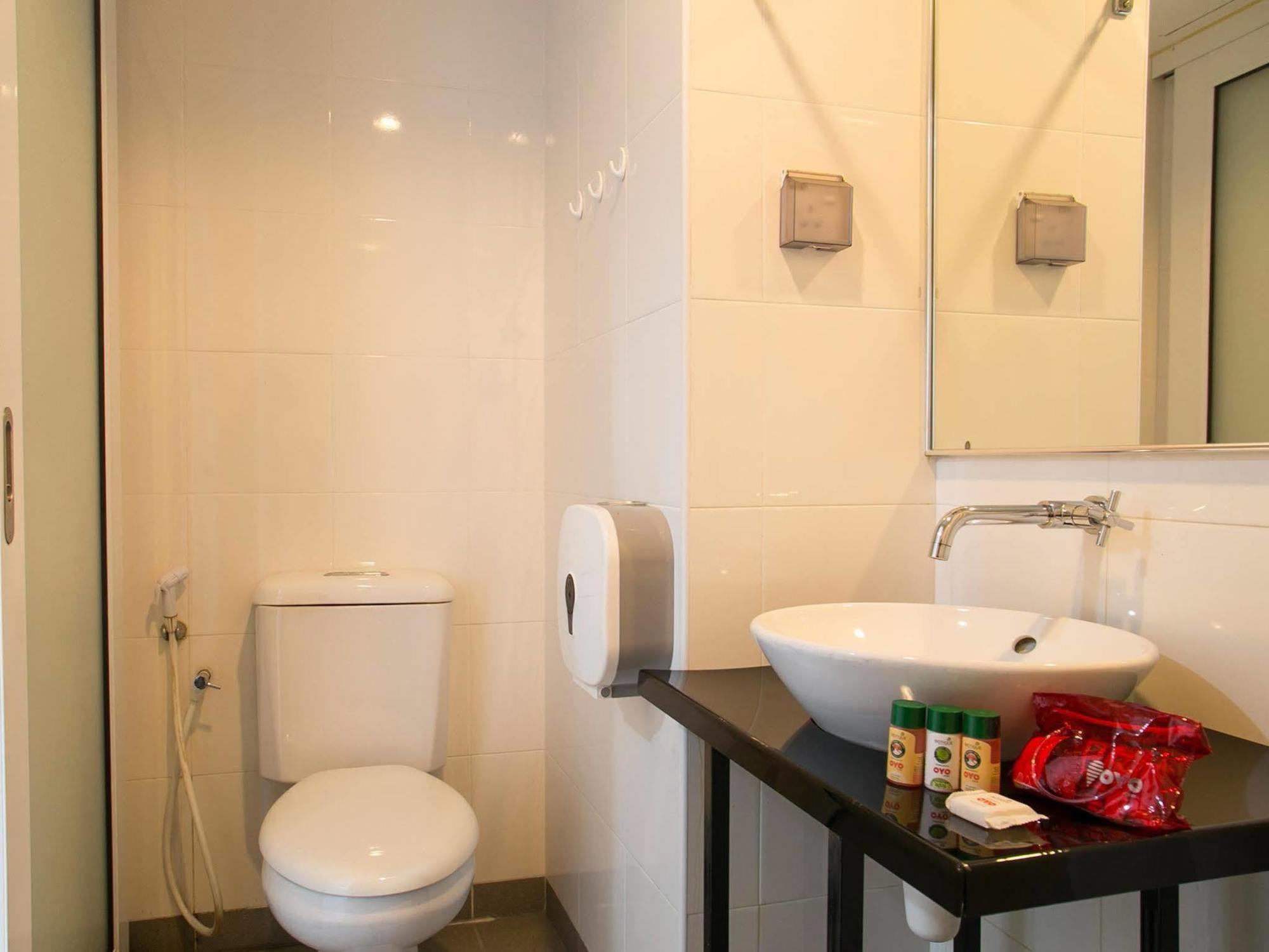 Oyo 180 V Hotel Kuala Lumpur Esterno foto