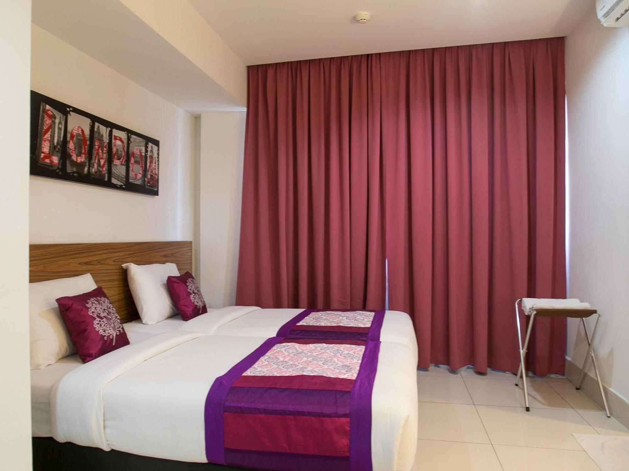 Oyo 180 V Hotel Kuala Lumpur Esterno foto